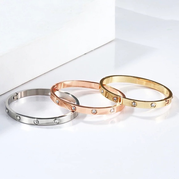 Gold plated Love style Bracelet or Bangle for Women - Picture 6 of 6